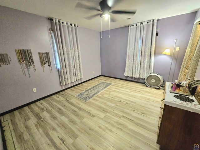 2528 SW Duncan DR, Topeka, KS 66614