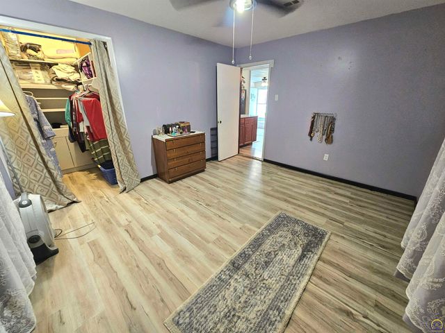 2528 SW Duncan DR, Topeka, KS 66614