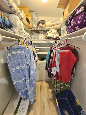 2528 SW Duncan DR, Topeka, KS 66614