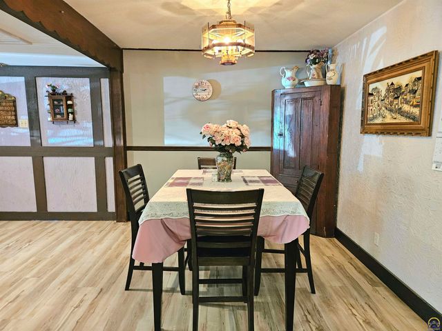 2528 SW Duncan DR, Topeka, KS 66614