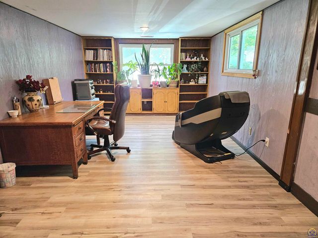 2528 SW Duncan DR, Topeka, KS 66614