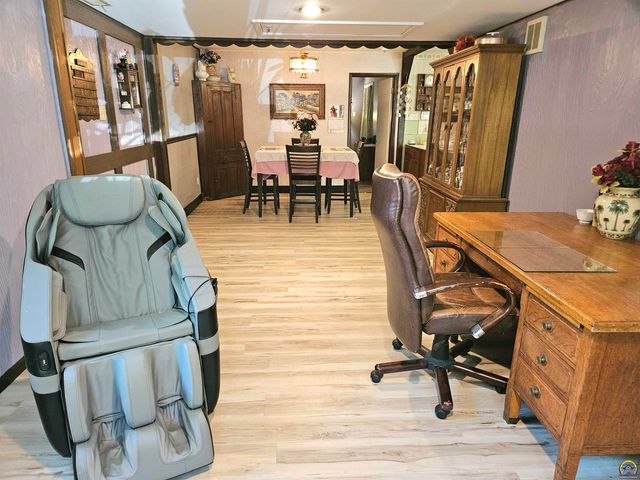 2528 SW Duncan DR, Topeka, KS 66614