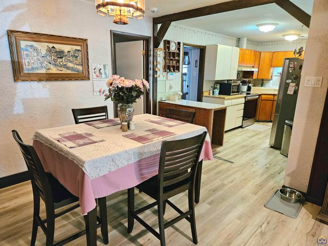 2528 SW Duncan DR, Topeka, KS 66614