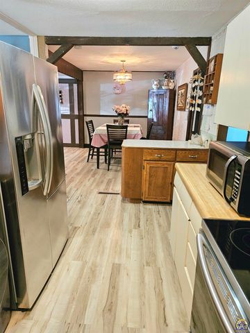 2528 SW Duncan DR, Topeka, KS 66614