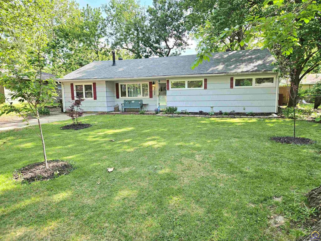 2528 SW Duncan DR, Topeka, KS 66614