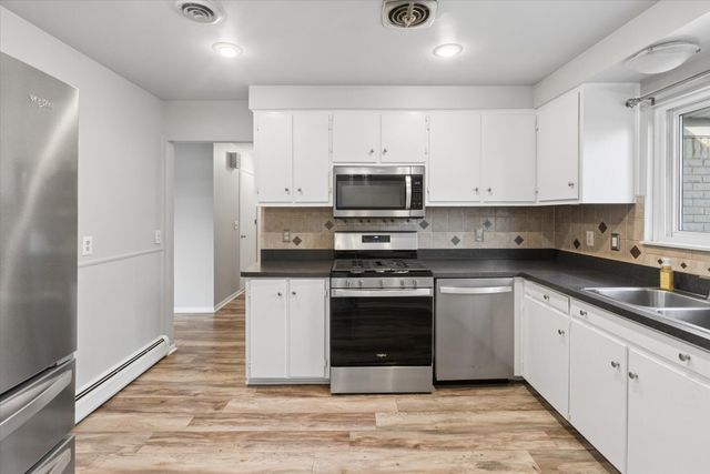 640 W Girard Avenue, Madison Heights, MI 48071