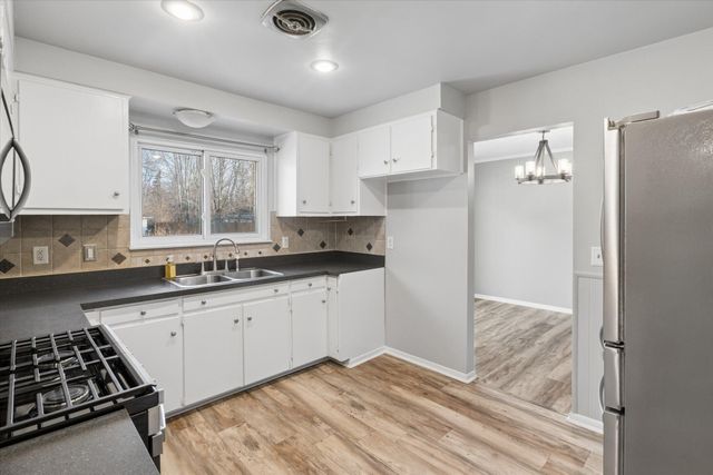 640 W Girard Avenue, Madison Heights, MI 48071