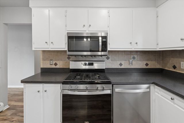 640 W Girard Avenue, Madison Heights, MI 48071