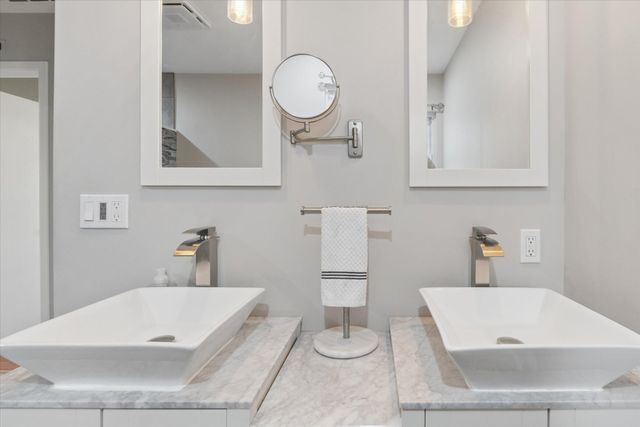 640 W Girard Avenue, Madison Heights, MI 48071