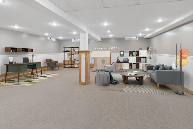 640 W Girard Avenue, Madison Heights, MI 48071