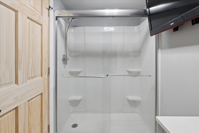 640 W Girard Avenue, Madison Heights, MI 48071