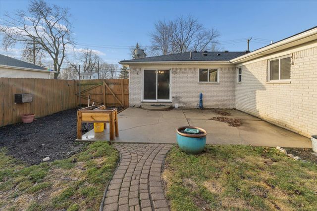 640 W Girard Avenue, Madison Heights, MI 48071