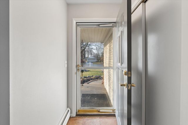 640 W Girard Avenue, Madison Heights, MI 48071