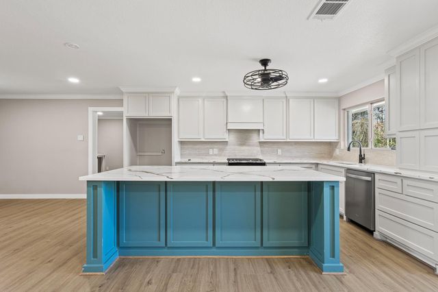 44271 Highway 105, Batson, TX 77519