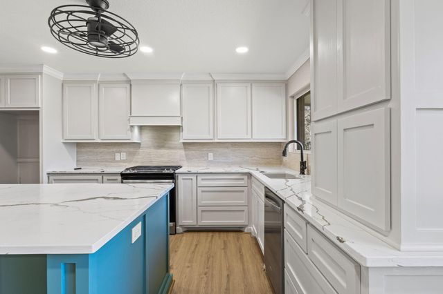 44271 Highway 105, Batson, TX 77519