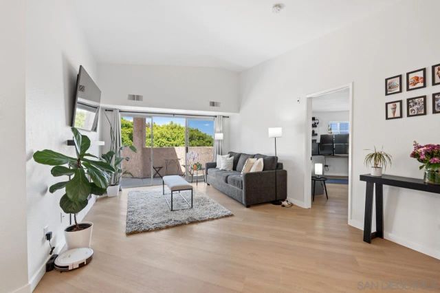 7048 Camino Degrazia 237, San Diego, CA 92111