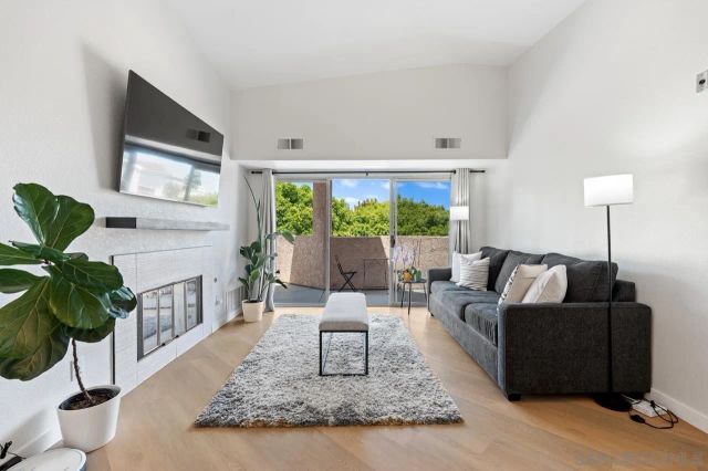 7048 Camino Degrazia 237, San Diego, CA 92111