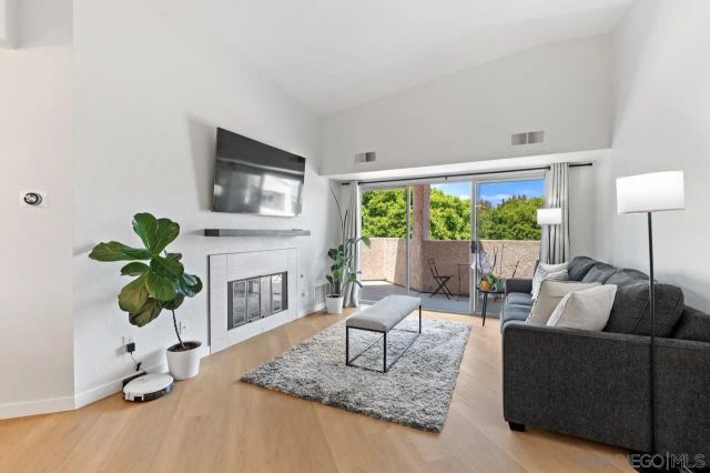 7048 Camino Degrazia 237, San Diego, CA 92111