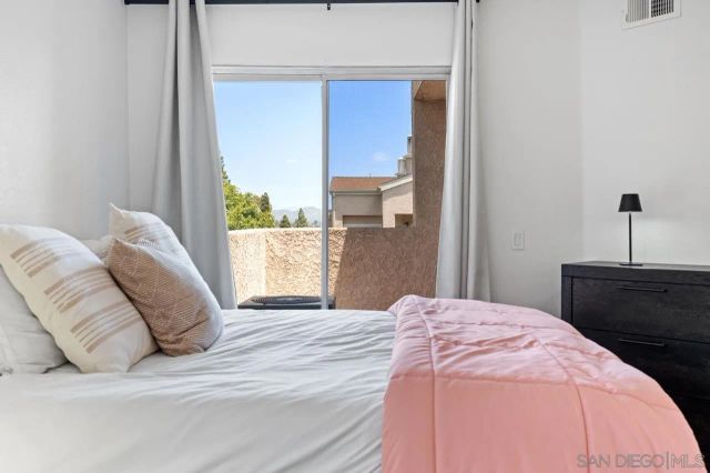 7048 Camino Degrazia 237, San Diego, CA 92111