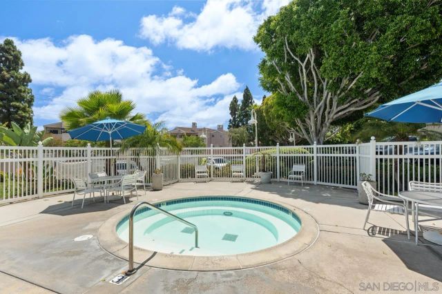 7048 Camino Degrazia 237, San Diego, CA 92111