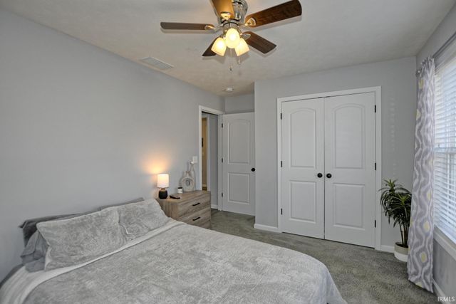 5132 Hidden Lake Drive, Evansville, IN 47712