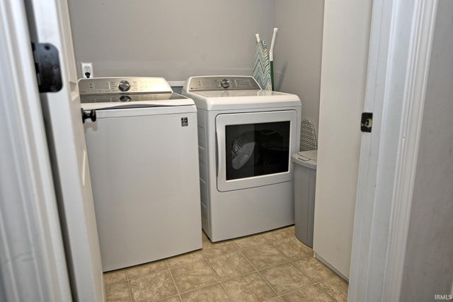 5132 Hidden Lake Drive, Evansville, IN 47712