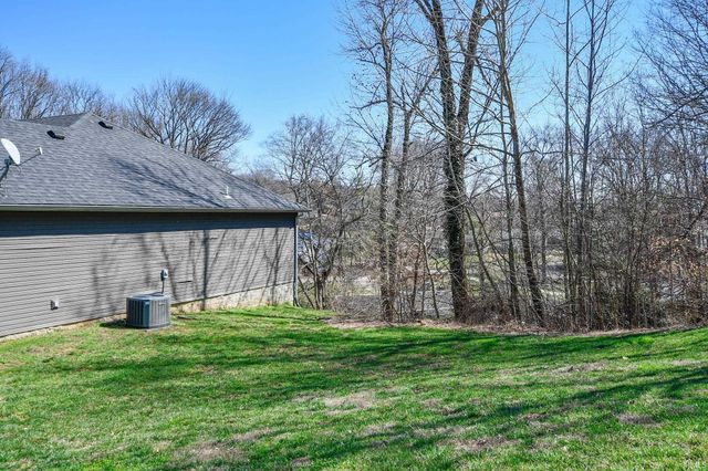 5132 Hidden Lake Drive, Evansville, IN 47712