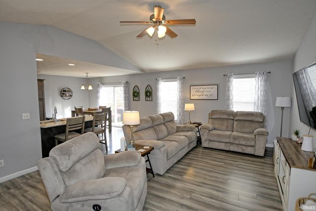 5132 Hidden Lake Drive, Evansville, IN 47712