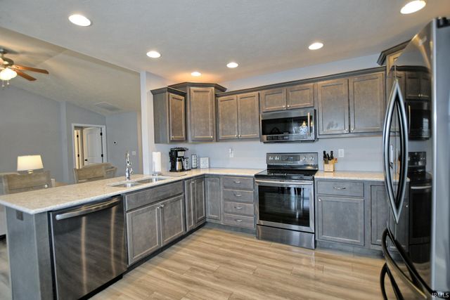 5132 Hidden Lake Drive, Evansville, IN 47712