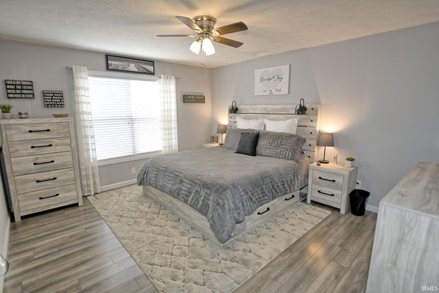 5132 Hidden Lake Drive, Evansville, IN 47712