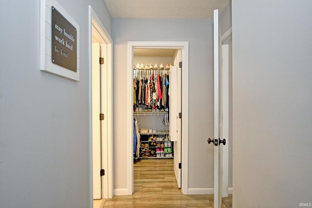 5132 Hidden Lake Drive, Evansville, IN 47712