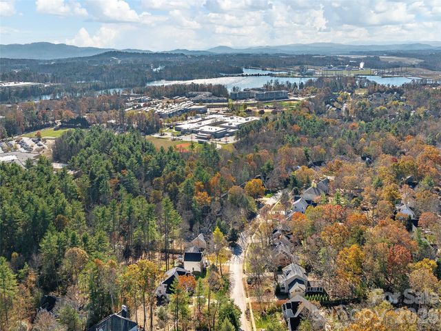 906 Woodvine Road, Asheville, NC 28803