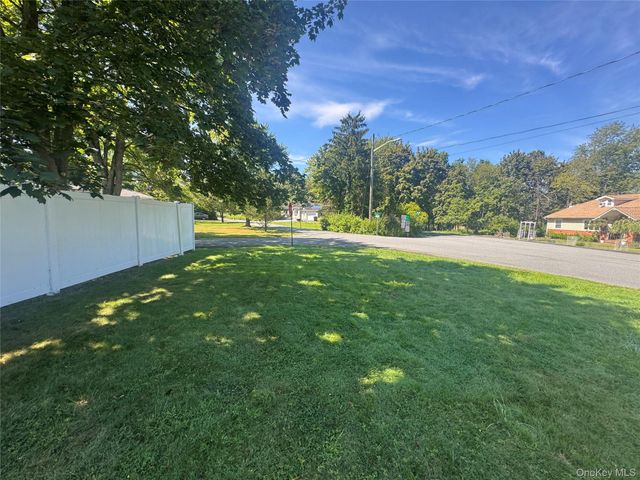 83 Lake Region Boulevard, Monroe, NY 10950