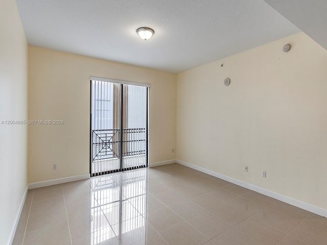 8390 SW 72nd Ave 423, Miami, FL 33143