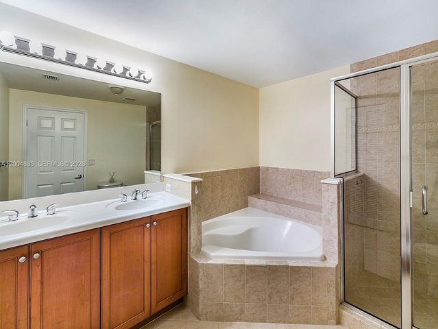 8390 SW 72nd Ave 423, Miami, FL 33143