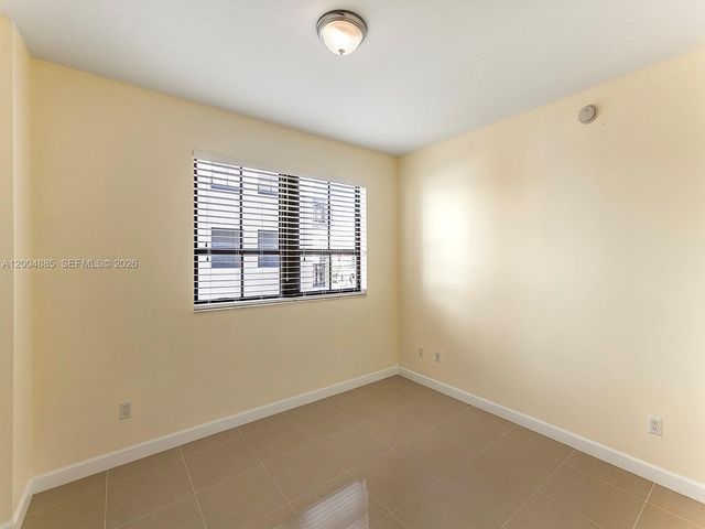 8390 SW 72nd Ave 423, Miami, FL 33143