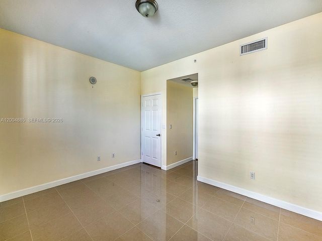 8390 SW 72nd Ave 423, Miami, FL 33143