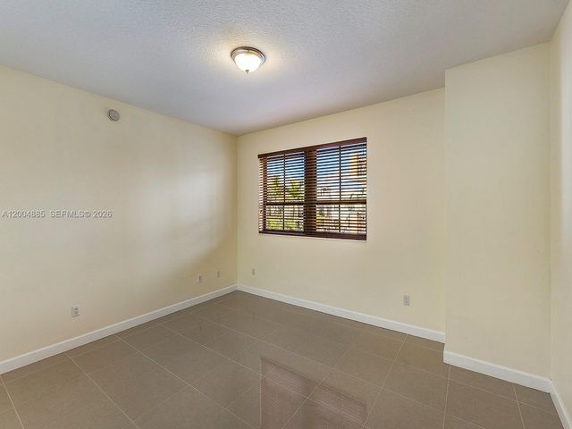 8390 SW 72nd Ave 423, Miami, FL 33143