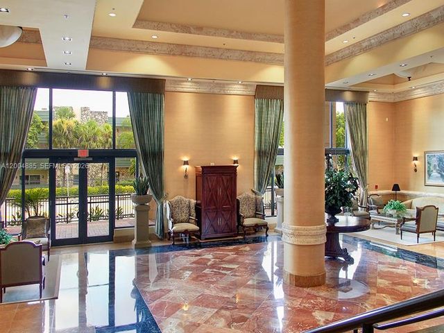 8390 SW 72nd Ave 423, Miami, FL 33143