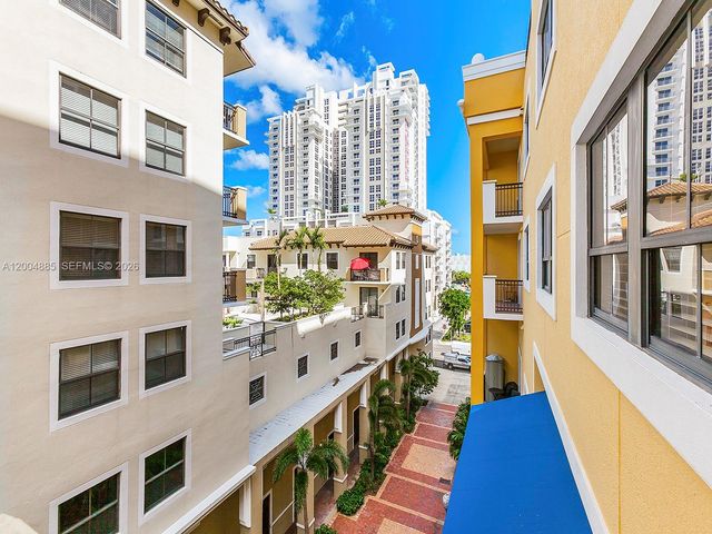 8390 SW 72nd Ave 423, Miami, FL 33143