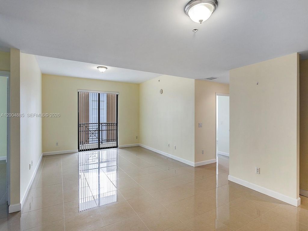 8390 SW 72nd Ave 423, Miami, FL 33143