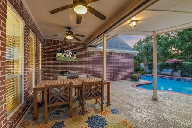 13739 Sherburn Manor Drive, Cypress, TX 77429