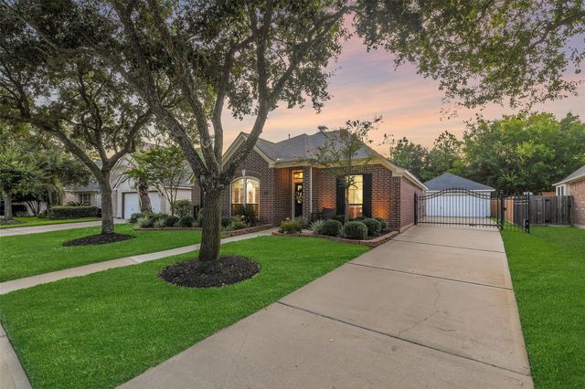 13739 Sherburn Manor Drive, Cypress, TX 77429