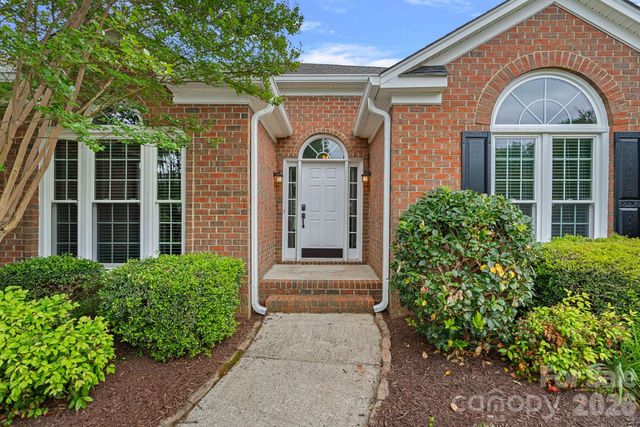 17121 Cambridge Grove Drive, Huntersville, NC 28078