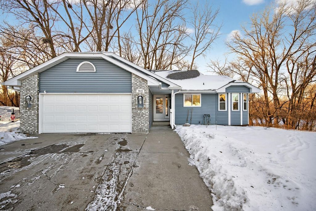 7919 Blackstone Avenue, Inver Grove Heights, MN 55076