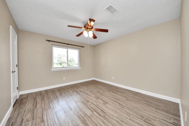 1103 Pine Street, Alvin, TX 77511