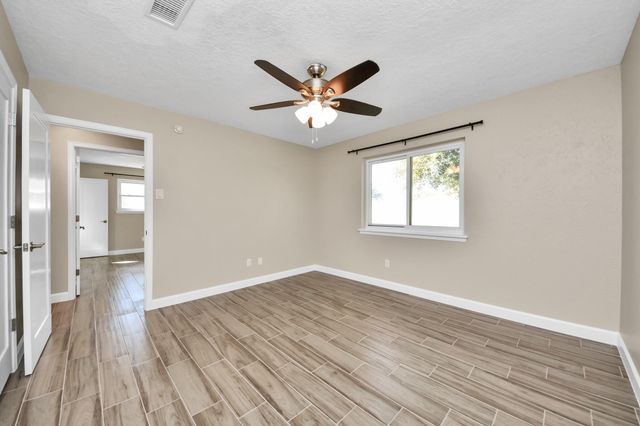 1103 Pine Street, Alvin, TX 77511