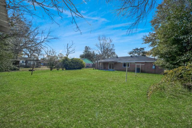 1103 Pine Street, Alvin, TX 77511