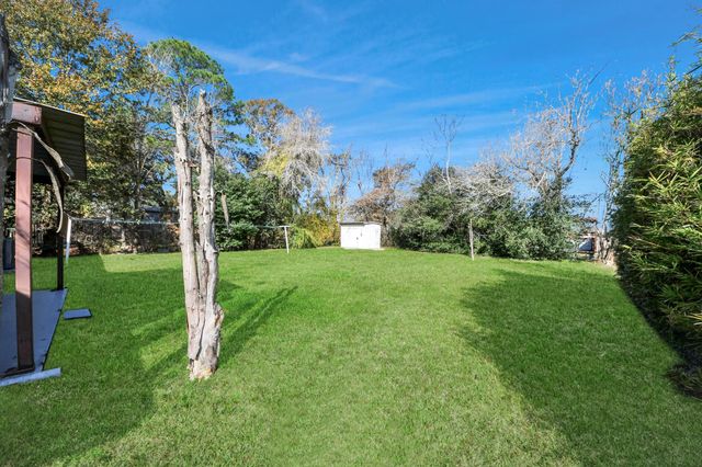 1103 Pine Street, Alvin, TX 77511