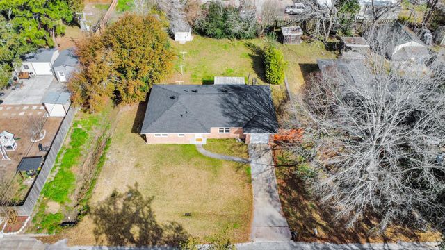 1103 Pine Street, Alvin, TX 77511